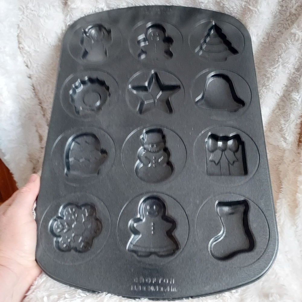 Crofton Chef Collection 12 Cup Cookie Candy Pan Baking Mold Holiday Christmas